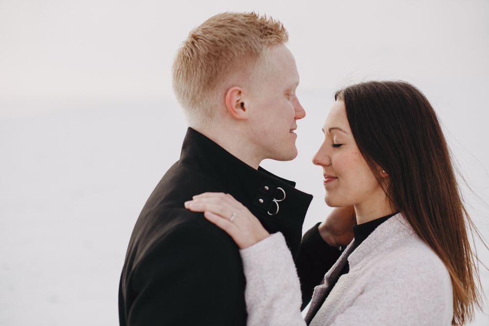 Engagement Shooting im Schnee für Winterhochzeit zwischen Kitzingen und Würzburg