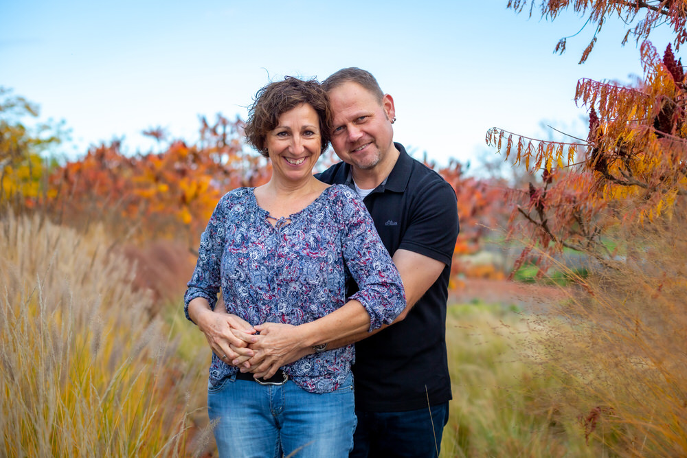 Engagement Fotoshooing im Herbst in Würzburg auf dem Landesgartenschaugelände