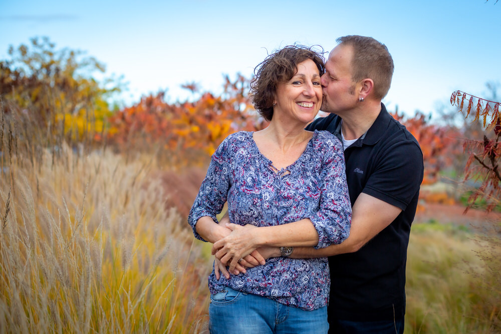 Engagement Fotoshooing im Herbst in Würzburg auf dem Landesgartenschaugelände