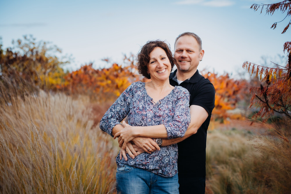 Engagement Fotoshooing im Herbst in Würzburg auf dem Landesgartenschaugelände