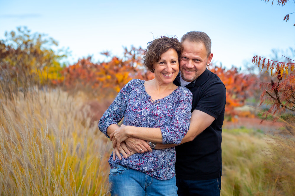 Engagement Fotoshooing im Herbst in Würzburg auf dem Landesgartenschaugelände