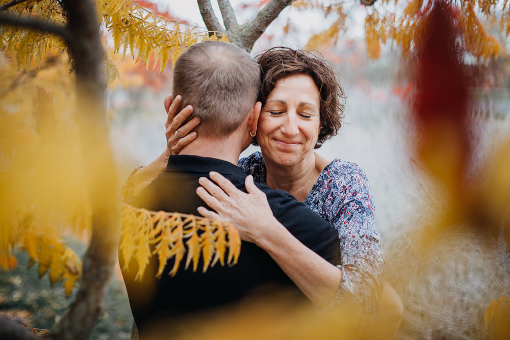 Engagement Fotoshooing im Herbst in Würzburg auf dem Landesgartenschaugelände